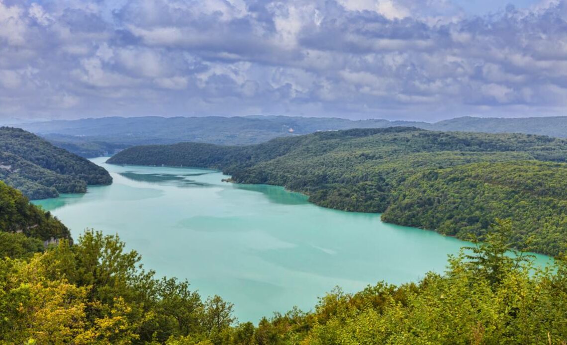 Réservez votre gîte pour profiter de toutes les activités au lac de Vouglans !