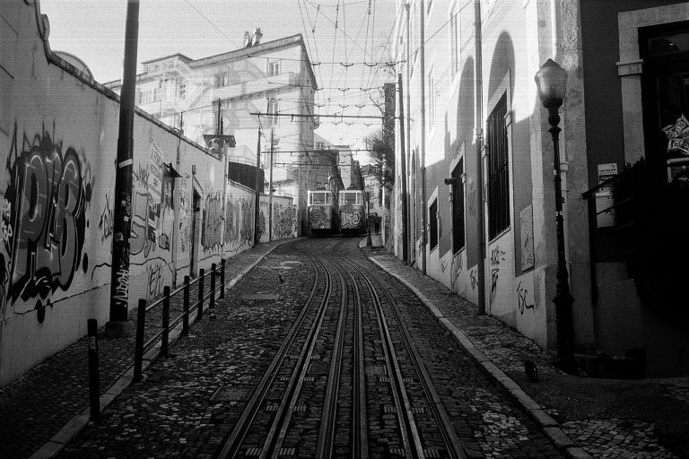 Le train ou l’expérience d’un voyage bohème