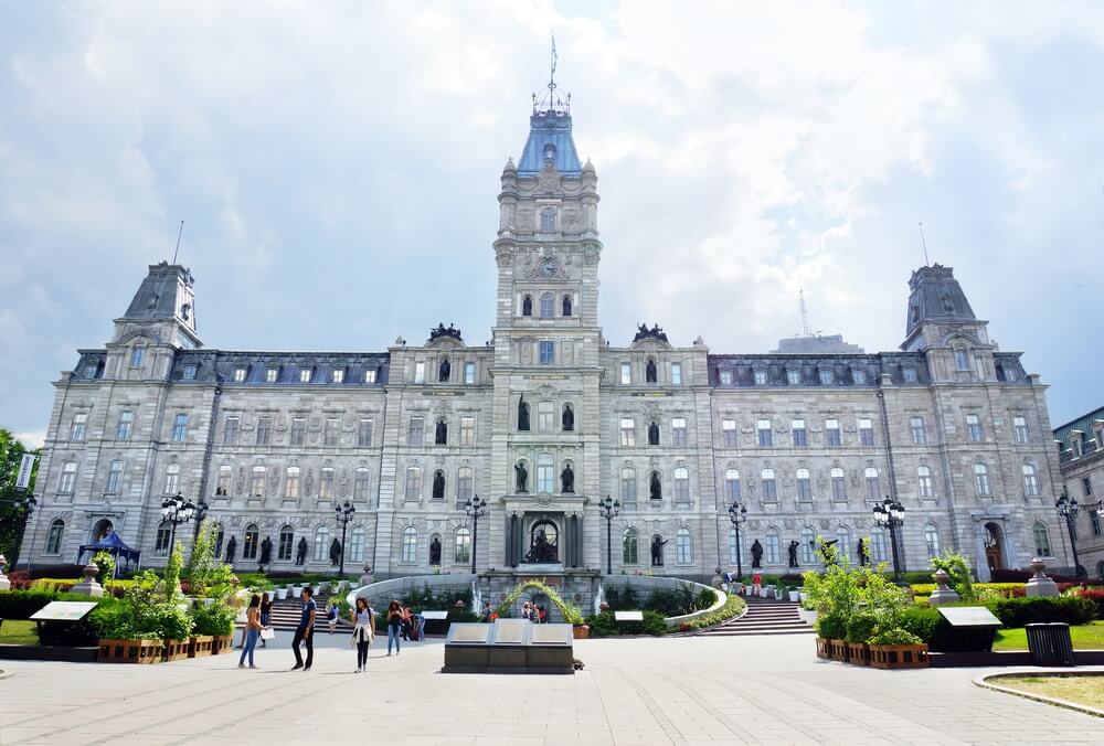 l'hôtel du parlement au Québec