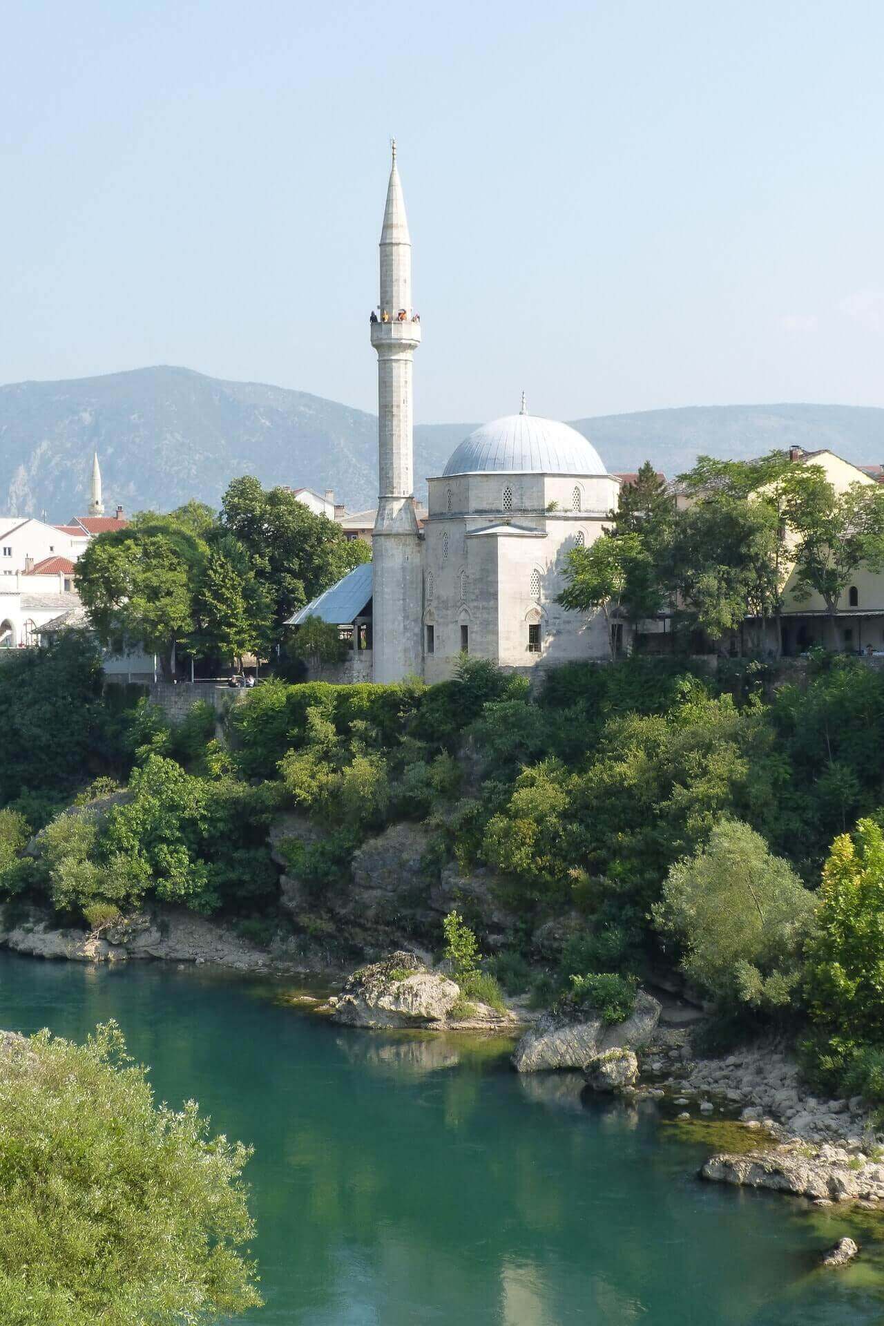 mosquée de Mostar en Bosnie